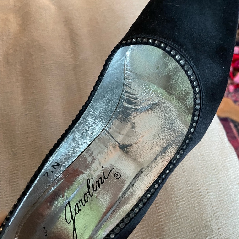 GAROLINI BLACK RHINESTONED PUMPS. SIZE 7.5 Narrow.